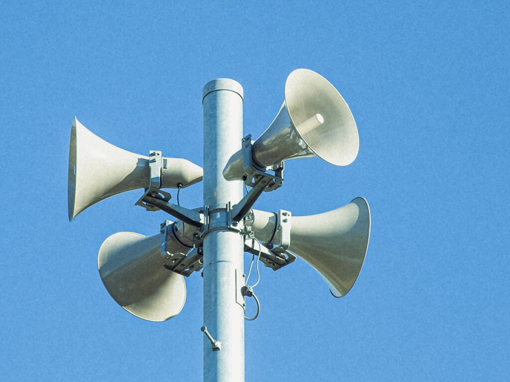 街中の拡声器
